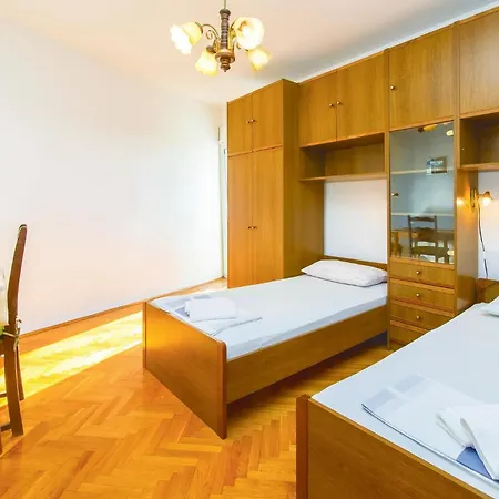 Appartement Three-bedroom In Podstrana