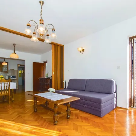 Three-bedroom In Podstrana
