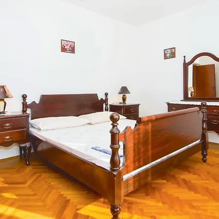 Appartement Three-bedroom In