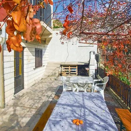 Appartement Three-bedroom In *