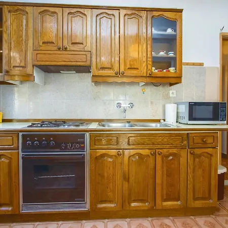 Three-bedroom In Appartement Podstrana