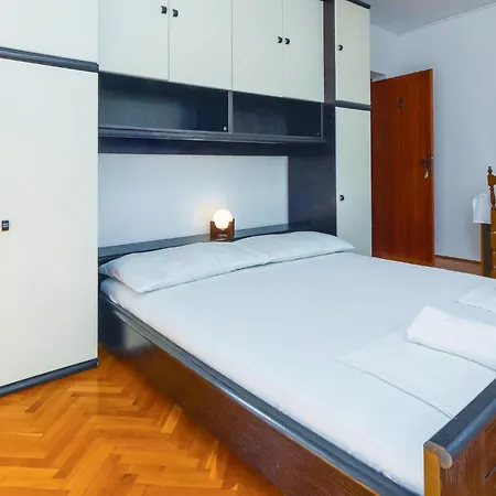 Three-bedroom In Appartement
