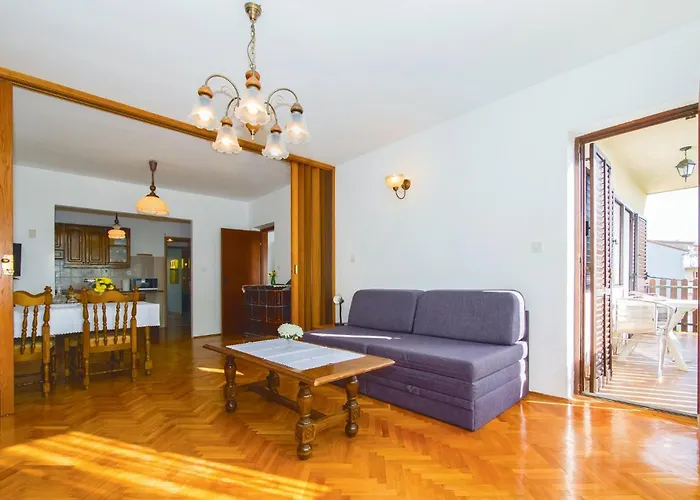 Three-bedroom In Podstrana