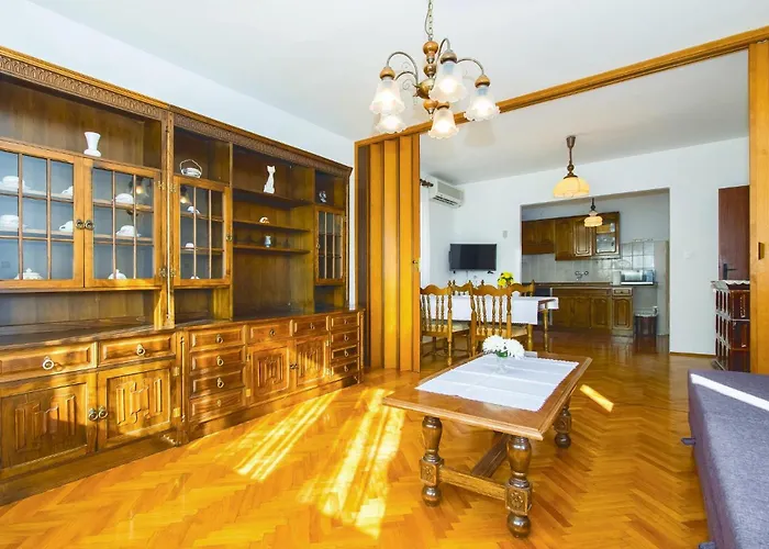 Three-bedroom In Lejlighed