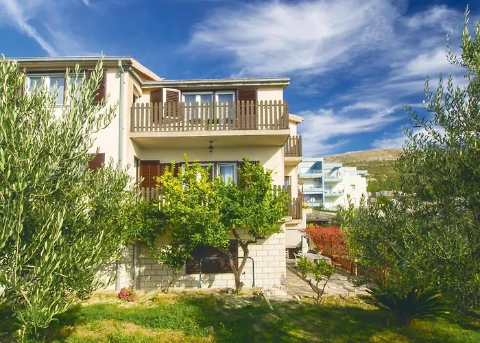 Three-bedroom In Lejlighed *