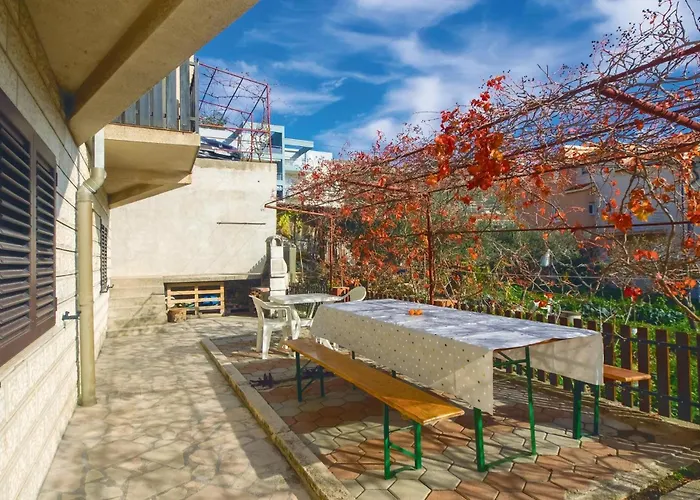 Three-bedroom In Lejlighed Podstrana