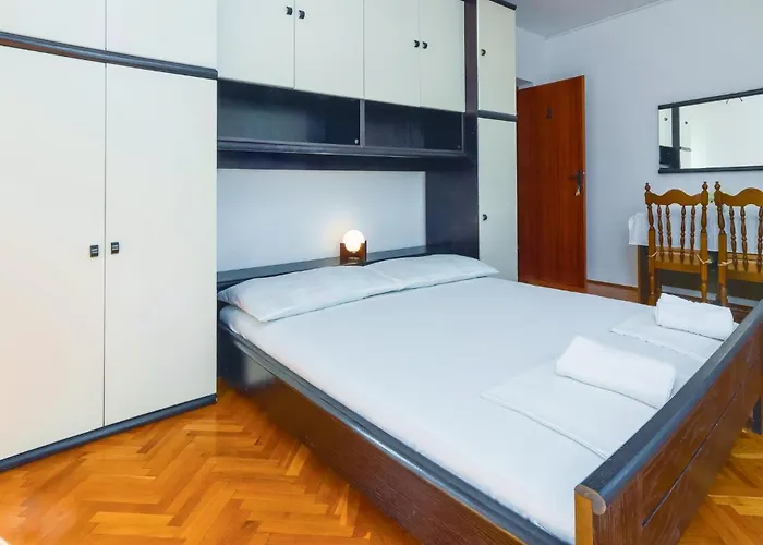 Three-bedroom In Lejlighed